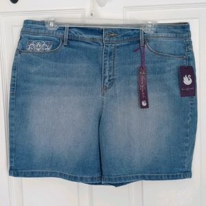 Gloria Vanderbilt Shorts